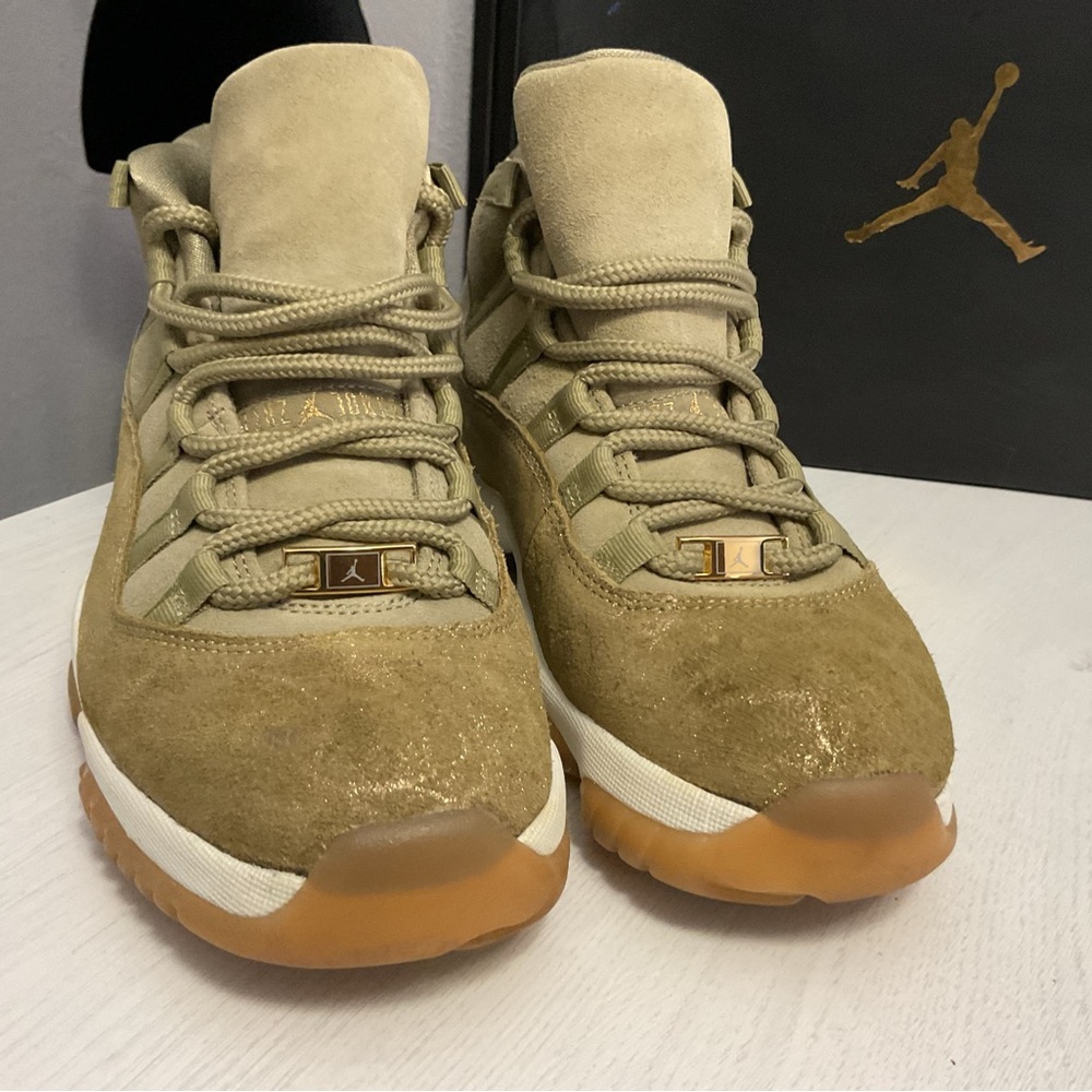 Air Jordan Retro 11’s Olive Green Sneakers Sz 9